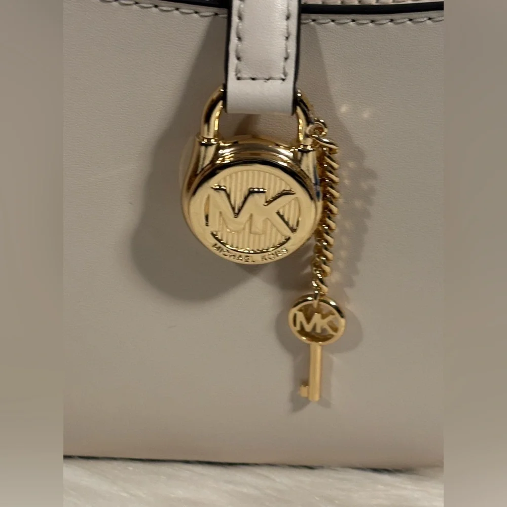 Michael Kors Lyra Small Leather Pochette NWT - Picture 8 of 16